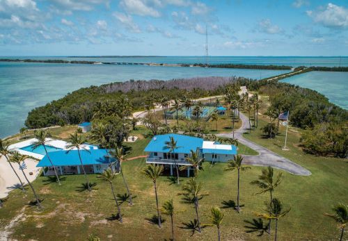 $15,000,000/5 br/3100 sq ft/15 acre islandVillage of Islands, FLbuilt in 1971