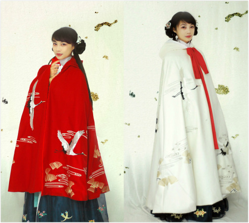 fuckyeahchinesefashion:Traditional Chinese clothes, hanfu. Type: Doupeng斗篷（embroidered cloaks). Made by 清辉阁