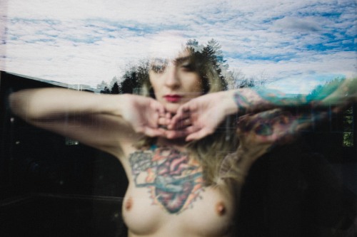 alveoliphotography:  Cold snap. October, 2014.  Theresa Manchester X Alveoli Photography  Reblogging OK with all notes intact.  twitter | instagram | flickr | website/prints