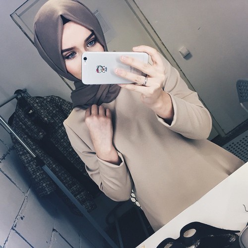 muslimwomenwearclothestoo: More Hijabi Stuff Here ❁ muslimwomenwearclothestoo.tumblr.com/ ❁ S