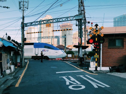 Railroad crossing near Yongsan Station.