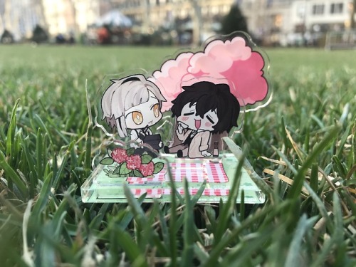 BSD ACRYLIC STANDS - SURVEYHi guys! I finally decided to sell my BSD acrylic stands! but its my firs