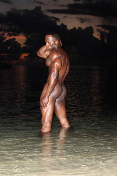 fcsdtrmntn:  Justin XL clothes off….
