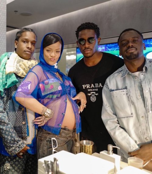 Rihanna, A$AP Rocky, Daniel Kaluuya, Damson Idris and Jay Z at the Super Bowl. ( & Jack in the c