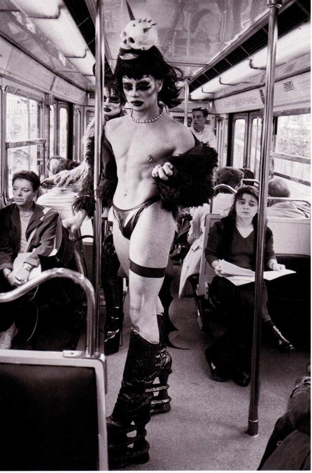 jihelle: Harry Gruyaert  Participant à la Gay Pride de l'année 2000 dans le métro&quot;