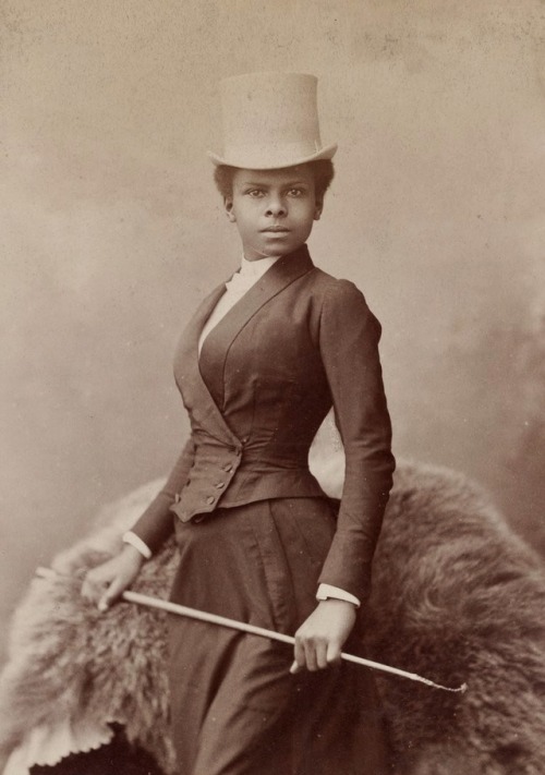 jean-francois-fan:antique-royals:Horsewoman Selika Lazevski in 1891 by Nadar.Selika Lazevski was a b