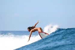 surfing-girls:  Surf Girl http://surfing-babes.blogspot.com/