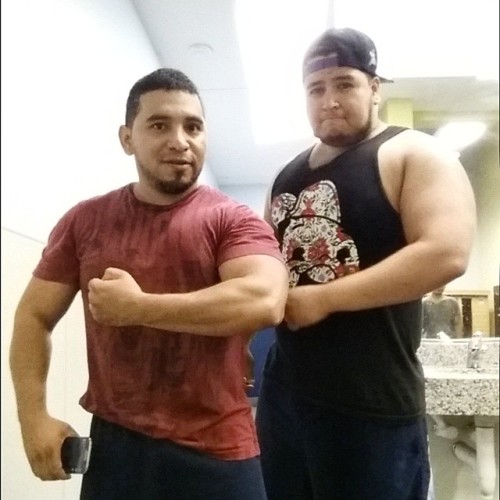xtonyboy:  Awesome workout with my roommate. @raiderpc (at Blast Gym)