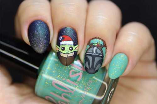 Day 5 of 12 Days of Christmas Nail Art: A little festive Mando and Grogu for the season 2 finale.Pro