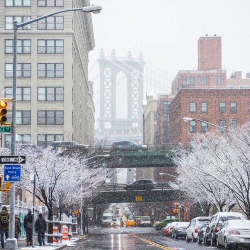 #fbf to a snowy scene in DUMBO, Brooklyn. #SeeYourCity : @camilleschaer for @NYCgo … ❄️❤️ … # #seeyo