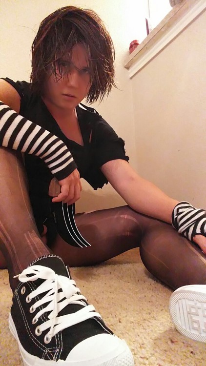 adorathekitty:Something I’ve wanted to do for a long time, the gritty type of look. Full set on Patr