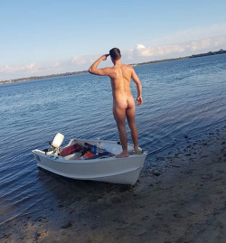 nakedandregulah:Salute Salute to the nudist lifestyle