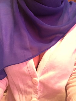 jokeykegersangan:  Awek tudung biru coli