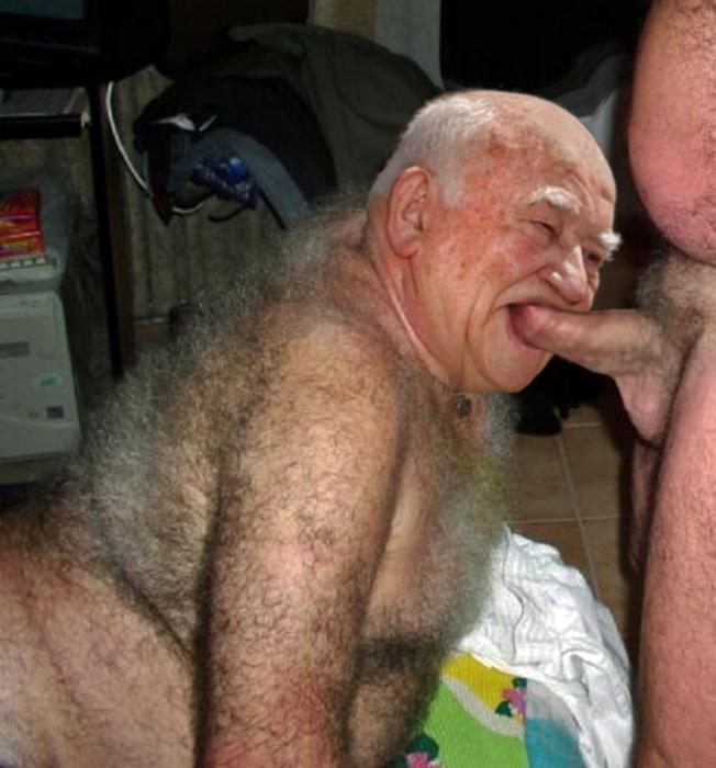 simiaorocha:dadandsonworld:Eu adoro um coroa,desse jeito que estou vendoO meu corpo
