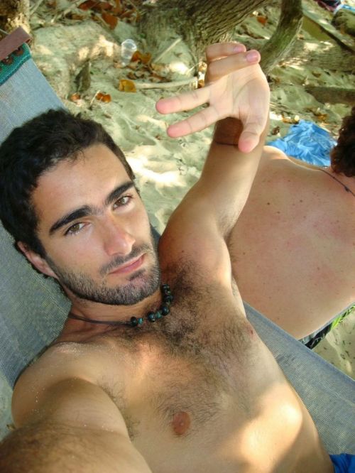 furrypty:  http://furrypty.tumblr.com/ – a blog to indulge your senses with the beauty of male shapes.