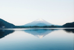  逆さまのFUJI by (koion)  