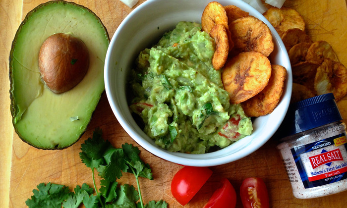 furtherfood:  Guacamole galore!Recipe: Chipotle Guacamole 