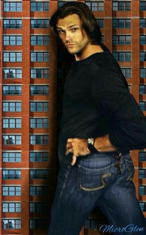 ' CLIMBING SOME BIG OL' BUNS ' Giant Jared Padalecki Makes His Cute New Pet Climbing His Giant Bubble