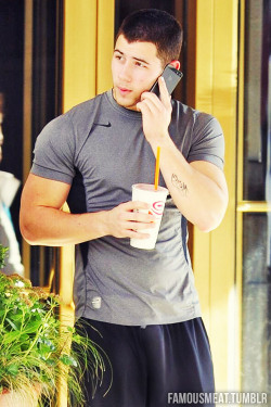 buh-lenciaga:  the-sand-mann:  famousmeat:  Nick Jonas bulges after a gym workout  omg fuck me pls.   Since when did he get this hot! What the fuck