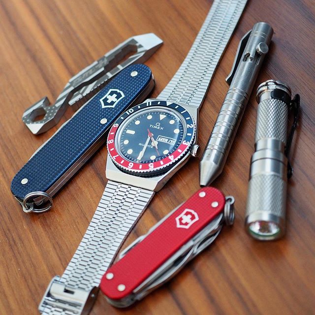 Yesterday’s shot that I forgot to post… 😎.
.
.
#victorinoxalox #sakallday #sakarmy #timexq #timex #griffinpockettool #marksinnovativegear #maratac #victorinoxcadet #victorinoxminichamp #titaniumedc #edcwatch #countycomm #sak4edc #flashlight...