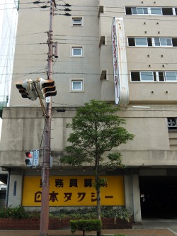 tamazo2:  赤川町アパート（1961年）※一階と二階は日本タクシーの車庫
