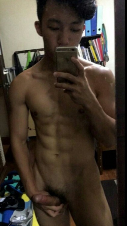 sgnottiboysv2: iamccbbct: Check out my site of videos | 看看我的影片收集网站  is it him?