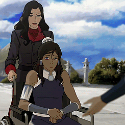 lokgifs:  korra + [ hugging ] her mom for   llaracrofts     that last too T T