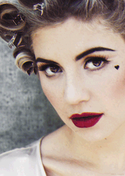 diamondsanddelrey:  Lana Del Rey and Marina and The Diamonds Blog  