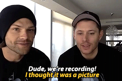 veryamooseing:  J2 outtakes: Old Man Ackles in How Do I Internet?! x x