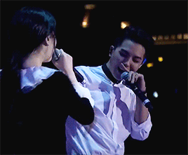 minoins:mino + lip biting
