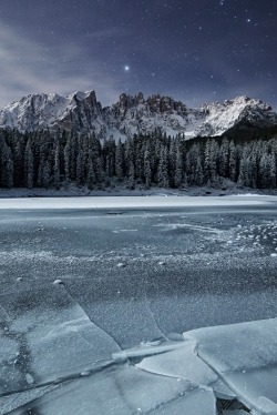 0ce4n-g0d:  Frozen Carezza Lake by Luca