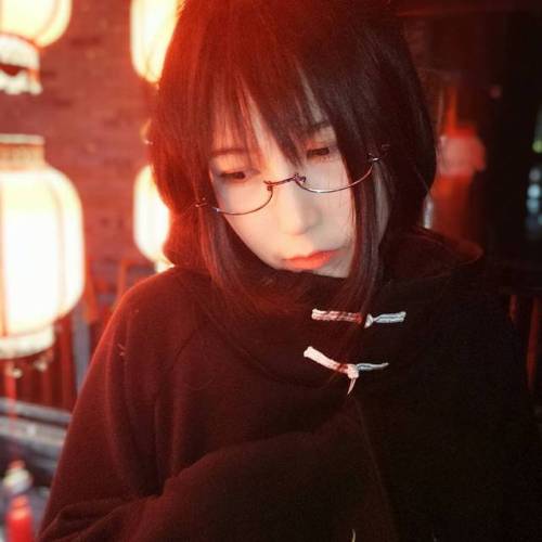 su1500233: 能遇到灯笼真是太好了 小姐姐超美