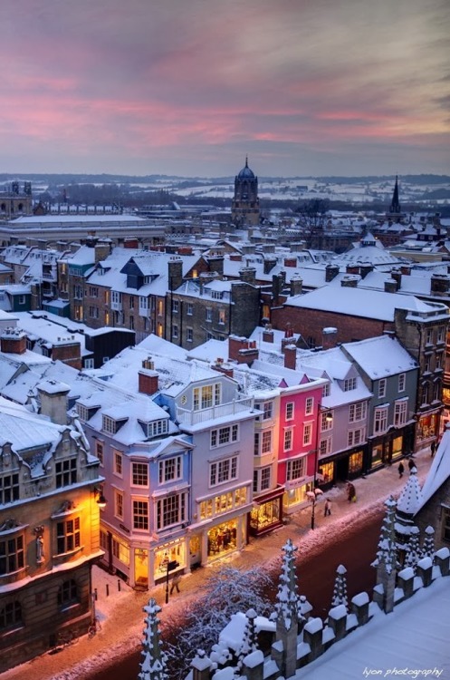 bonitavista:  Oxford, England photo via alyssa  *paws at screen*