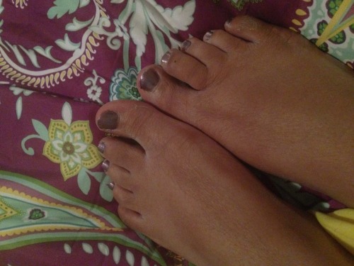lusfulllife:  For my foot fetish followers 😜👣👣