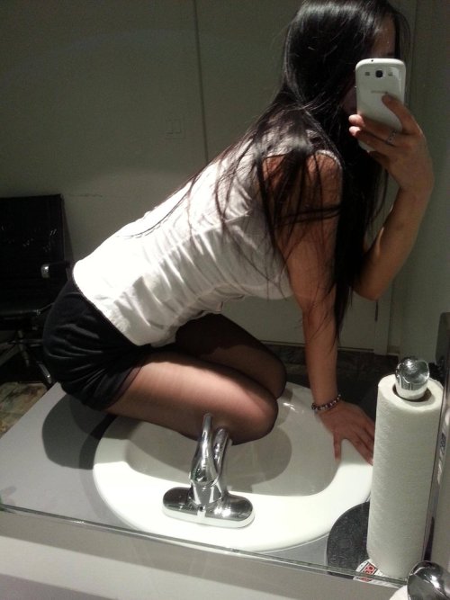 theleehannah: 화장실 노출 셀카녀.jpg adult photos