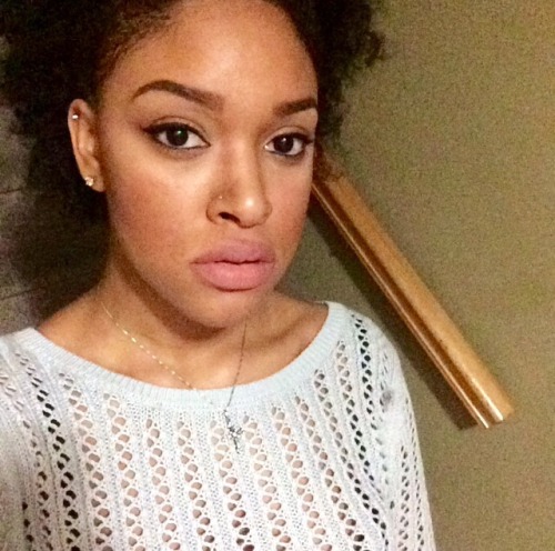classiclinds:  numberonemovement:  classiclinds:  Gurrrrl ✨  Selfie game lit  Thank you 💁🏽