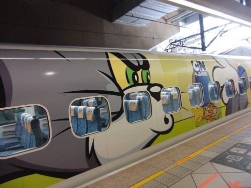 nancyhsu1990:  Taiwan High Speed Rail turned the latest train into the world’s first Cartoon Network theme train.  Had a great time riding it, though somehow it seems that parents are more excited then the kids… 