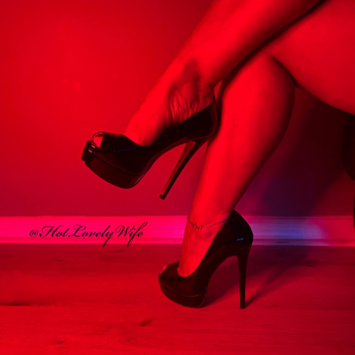 hotlovelywife:These heels were pointed to