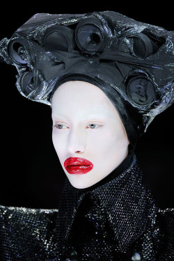 arpeggia:  Alana Zimmer at Alexander McQueen