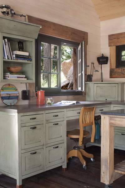 balusgirl:  briuniverse:  simplefascination:  450 Sq. Ft. Small Mountain Cottage | Tiny House Pins  