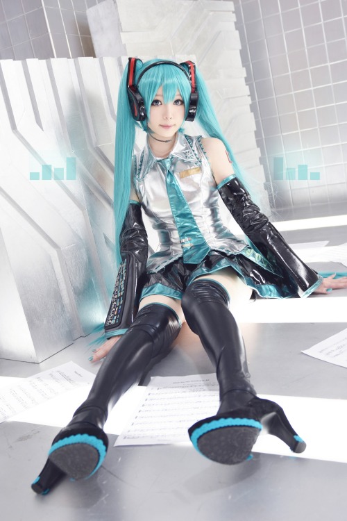 Porn scandalousgaijin:  Hatsune Miku - Shimo photos