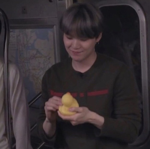 YOONGI X DUCK JUST CANCELLED YOONGI X BANANA OKAY FROM NOW ON ITS X