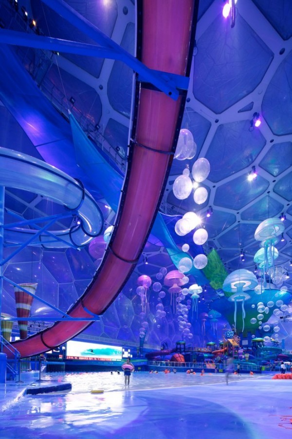 inthecornerofacircularroom:  wtf is this place, where is it, I wanna go now. 