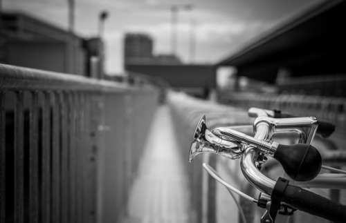 bisikleta:  monochrome bicycle horn / Fujifilm X-Pro1 (by Cem Bayir photography)