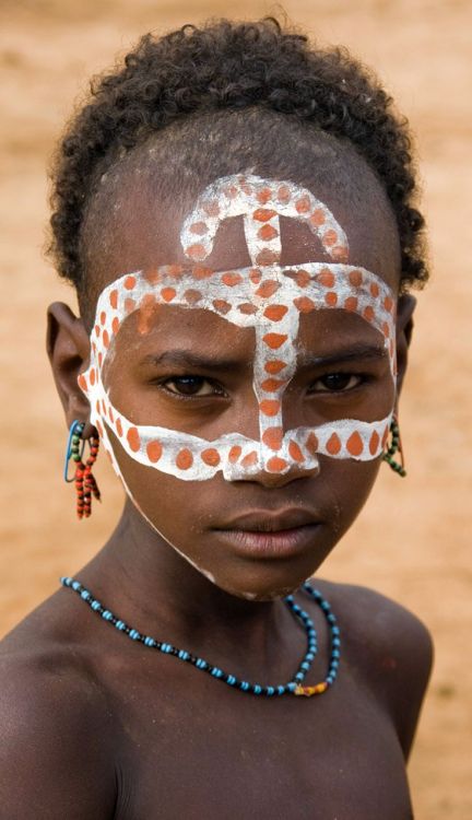 theiainteriordesign:Africa | Hamer child. Omo Valley, Ethiopia | ©Izla Kaya Bardavid