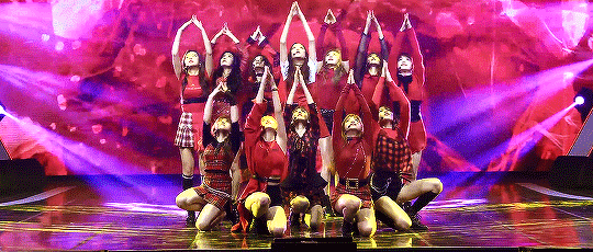 junghosyub: la vie en rose - formations 🌹