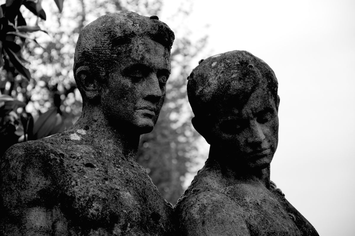 ganymedesrocks:  Le couple du cimetière - Paul Marguerite - The Cemetery couple