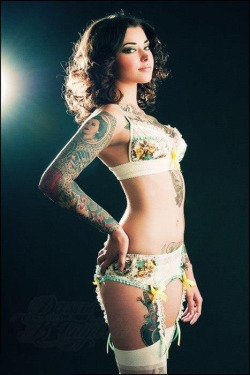 tattooedladiesmetal:  Tattooed Hotties