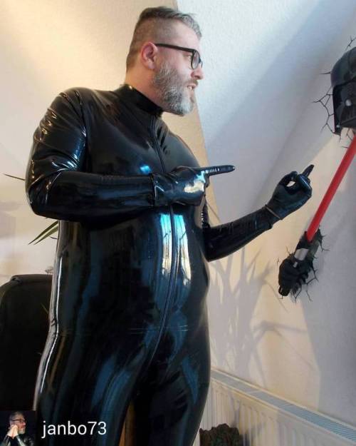 Credit to @janbo73 : #latex #rubber #rubberman #latexsuit #catsuit #gay #gayfetish #instagay #gaydud