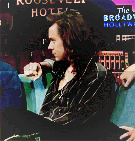 Harry &amp; Louis while the lyrics to No Control are being read out loud